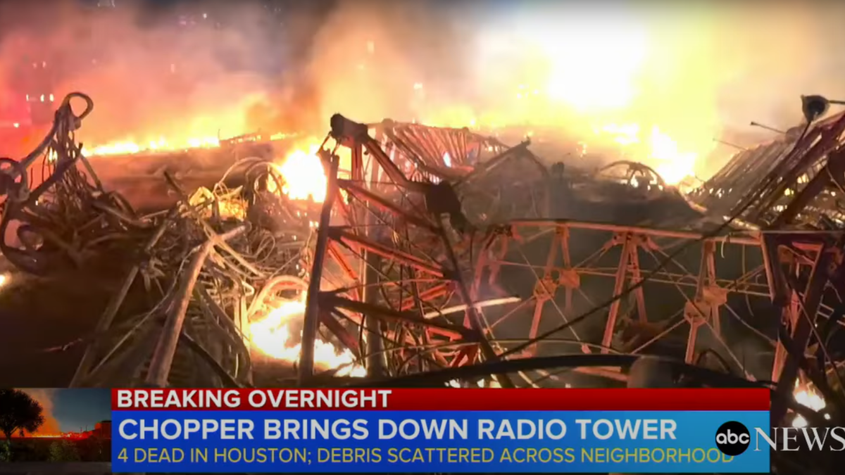 Un helicóptero se estrella contra una torre de radio de Houston