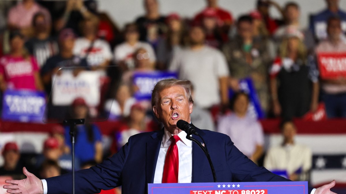 Trump en su más reciente rally en Carolina del Norte/ Logan Cyrus