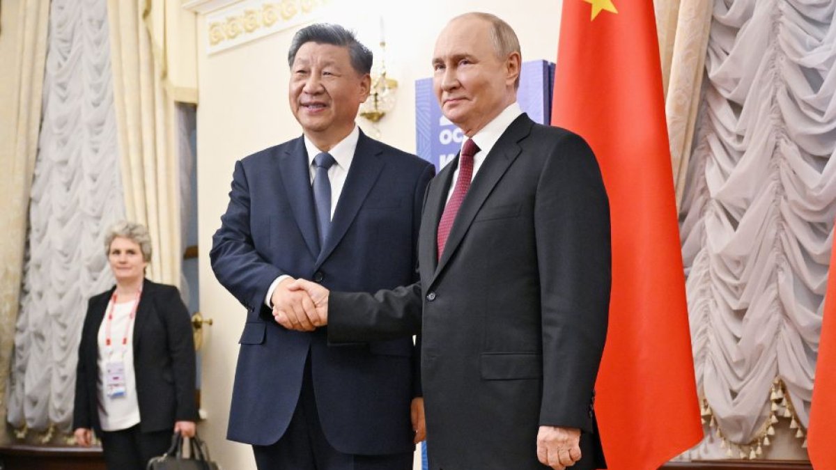 Putin and Xi Jinping in Russia