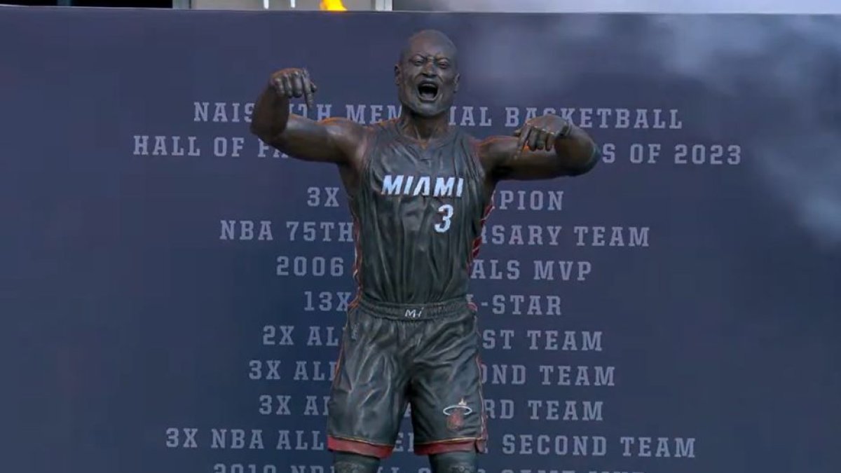 Dwyane Wade statue at the Kaseya Center