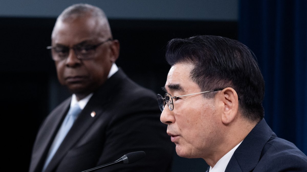 Defense Secretary Lloyd Austin and South Korean Defense Minister Kim Yong-hyun.