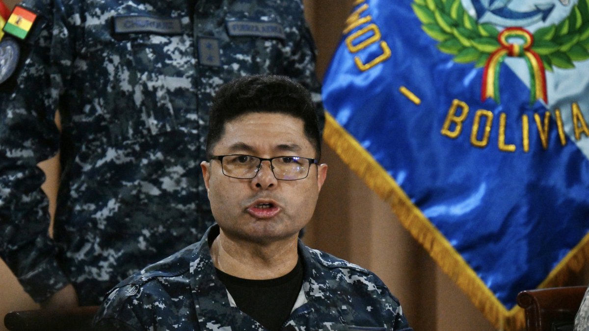 Bolivian general Gerardo Zabala reads a statement at the general command in La Paz