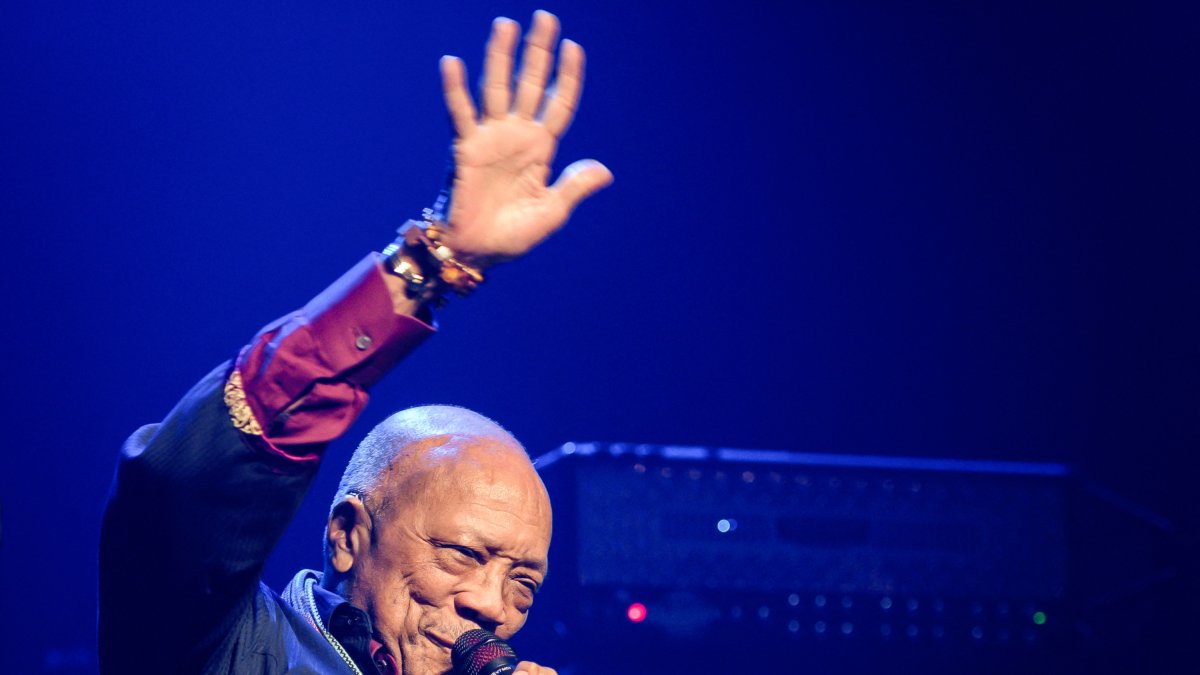 Quincy Jones bids farewell to the public in a file photo.