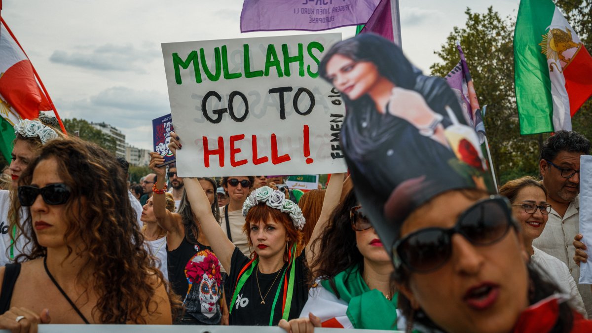 Protesta contra el régimen iraní en París, Francia