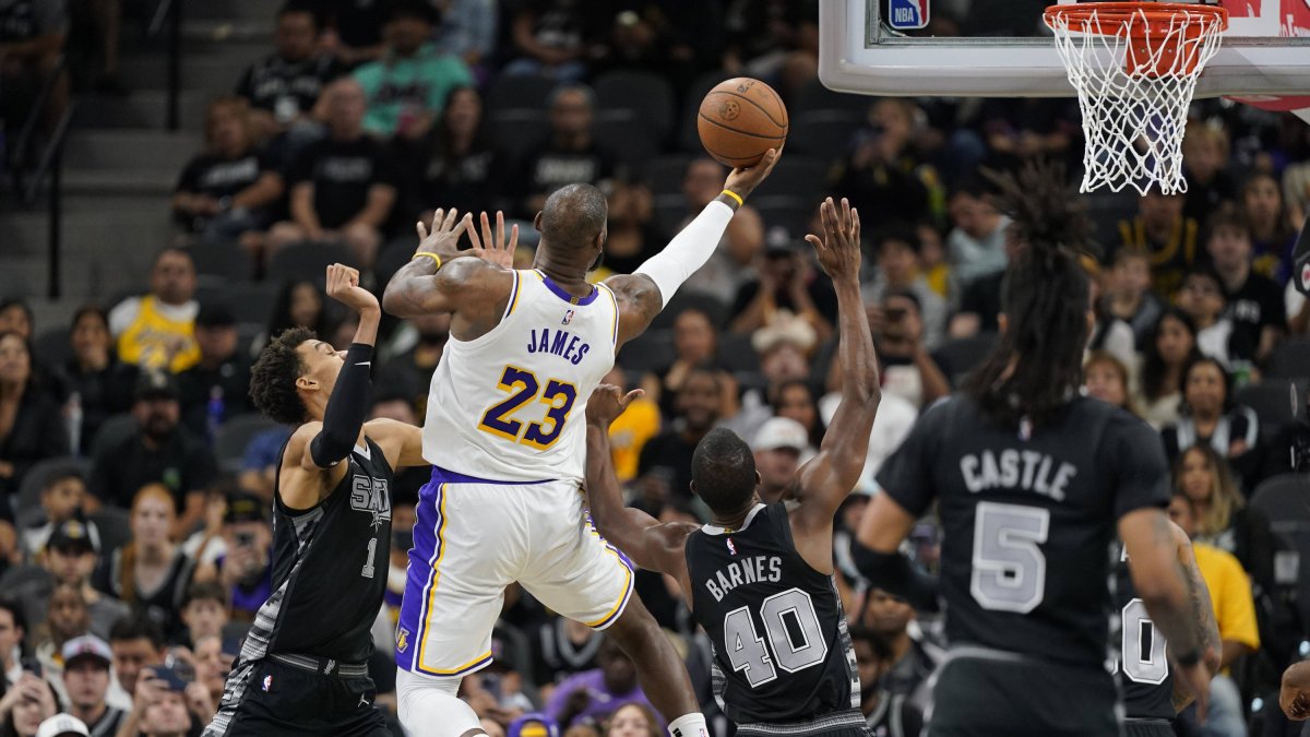 Los Angeles Lakers forward LeBron James (23) drives toward the basket.