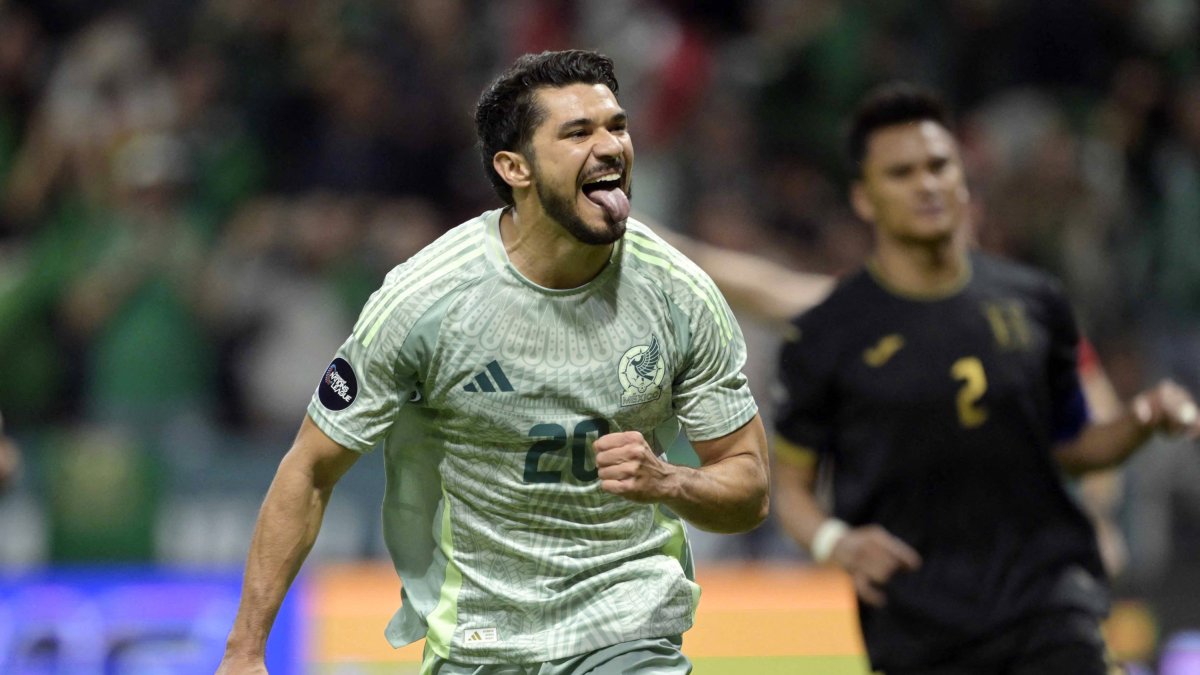 Henry Martin celebra uno de sus dos goles