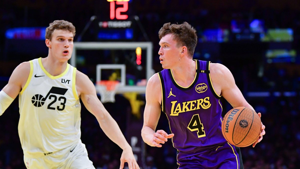 Dalton Knecht, facing the Utah Jazz.