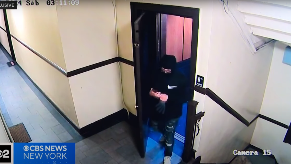 Ladrones entrando a la casa del señor de 73 años