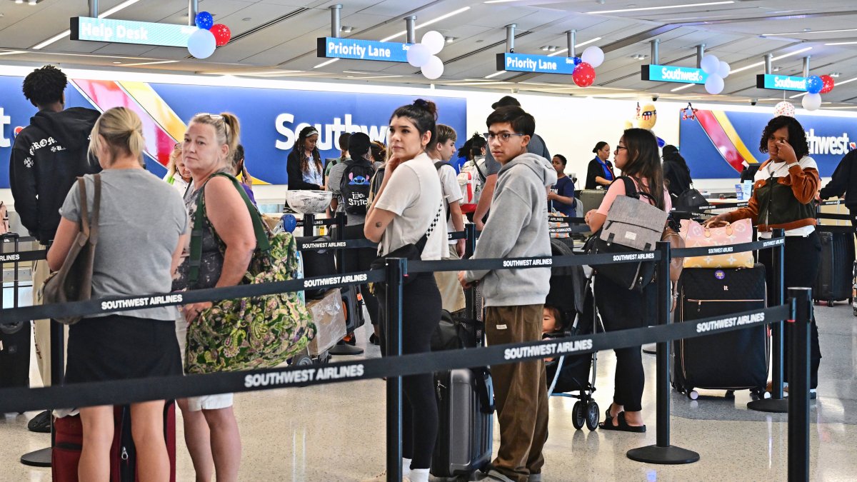 Pasajeros en el Aeropuerto Internacional de Los Angeles