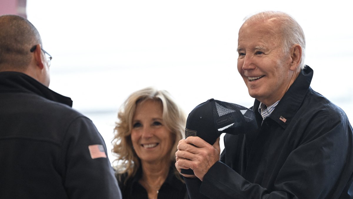 Biden recibió a un grupo de bomberos en Massachusetts/ Mandel Ngan
