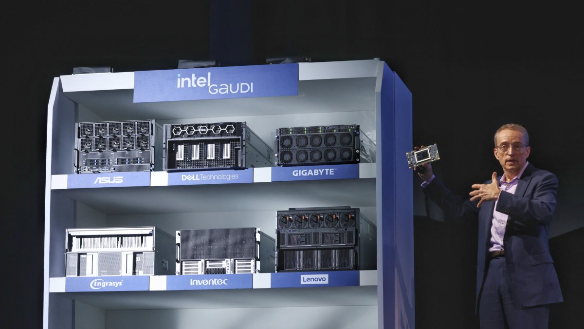 Pat Gelsinger, presentando un proyecto de Intel