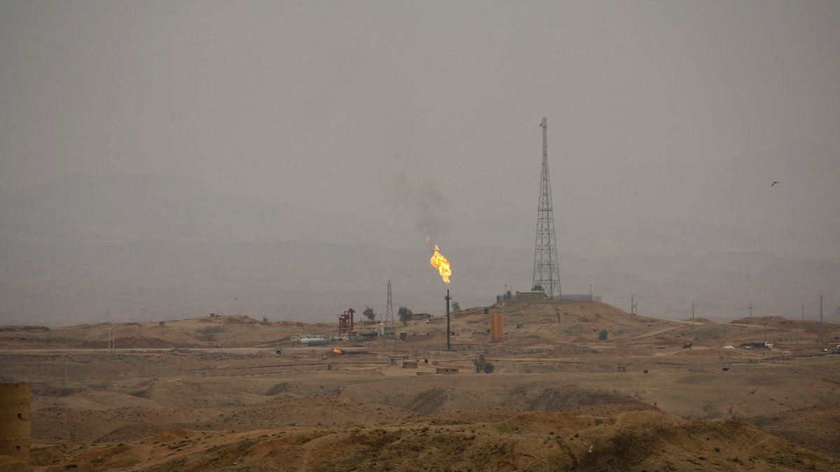Iranian oil refinery (Archive)