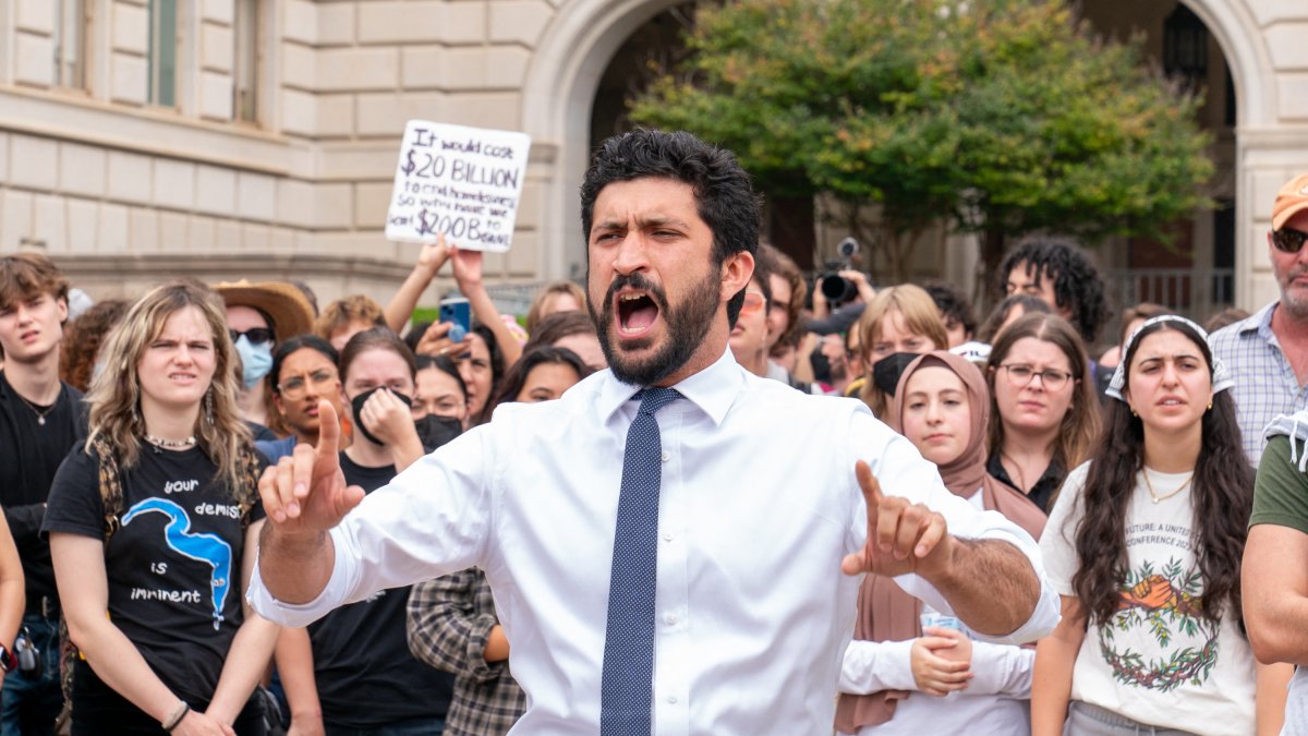 Greg Casar participó de las protestas universitarias en contra de Israel/ Suzanne Cordeiro