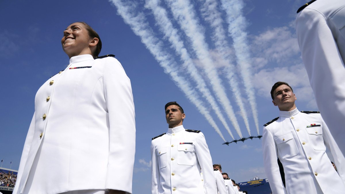 Ceremonia de graduación de la Academia Naval