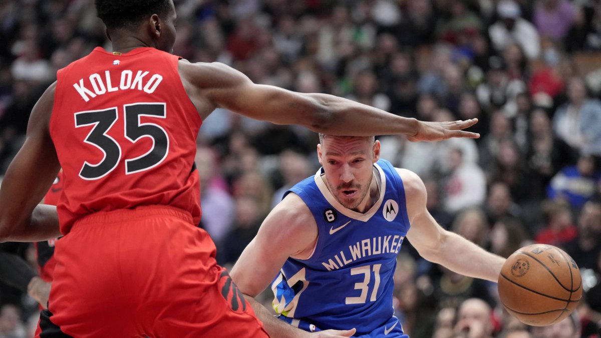 Milwaukee Bucks juega con los Houston Rockets