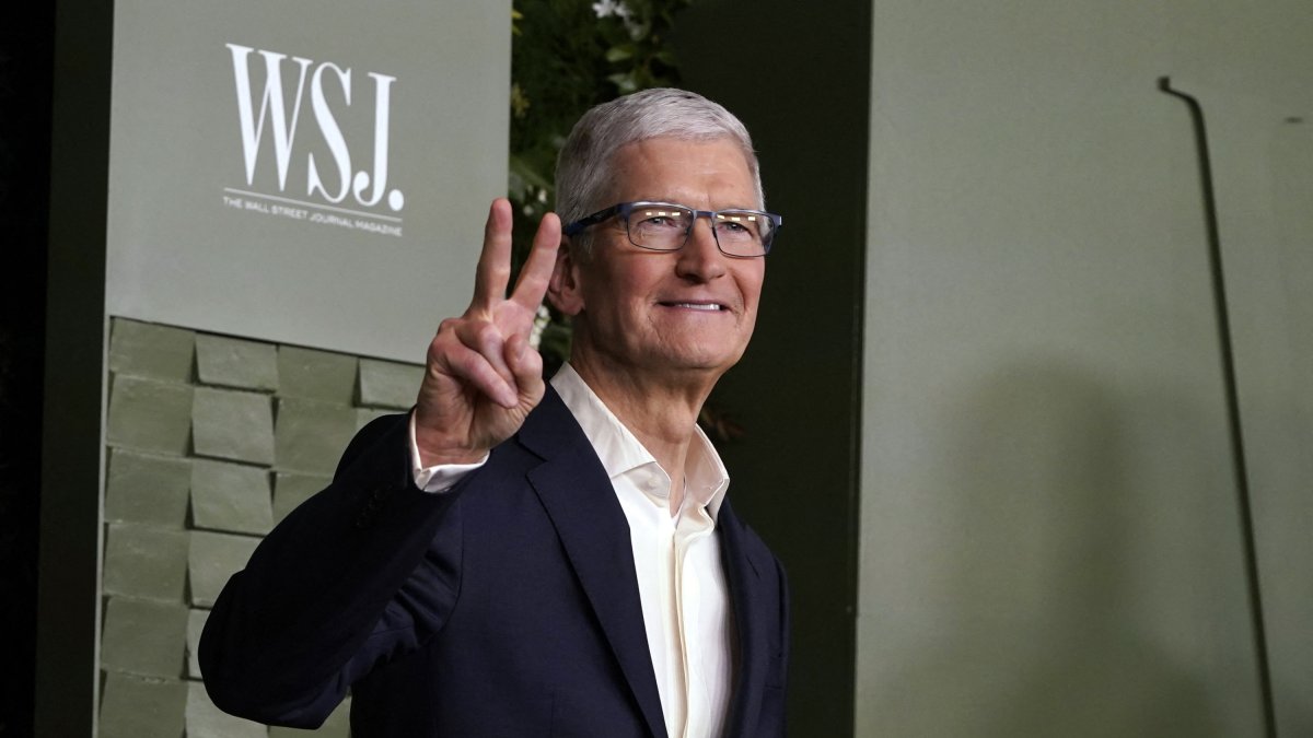 Cook dined with Trump in mid-December/Timothy A. Clary.