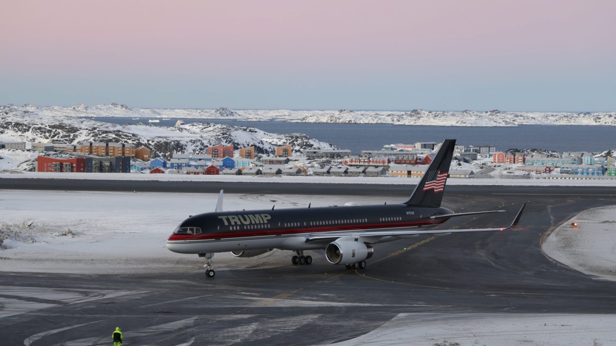 Trump's plane in Greenland