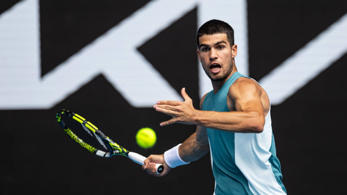 Carlos Alcaraz  durante su partido contra Yoshihito Nishioka