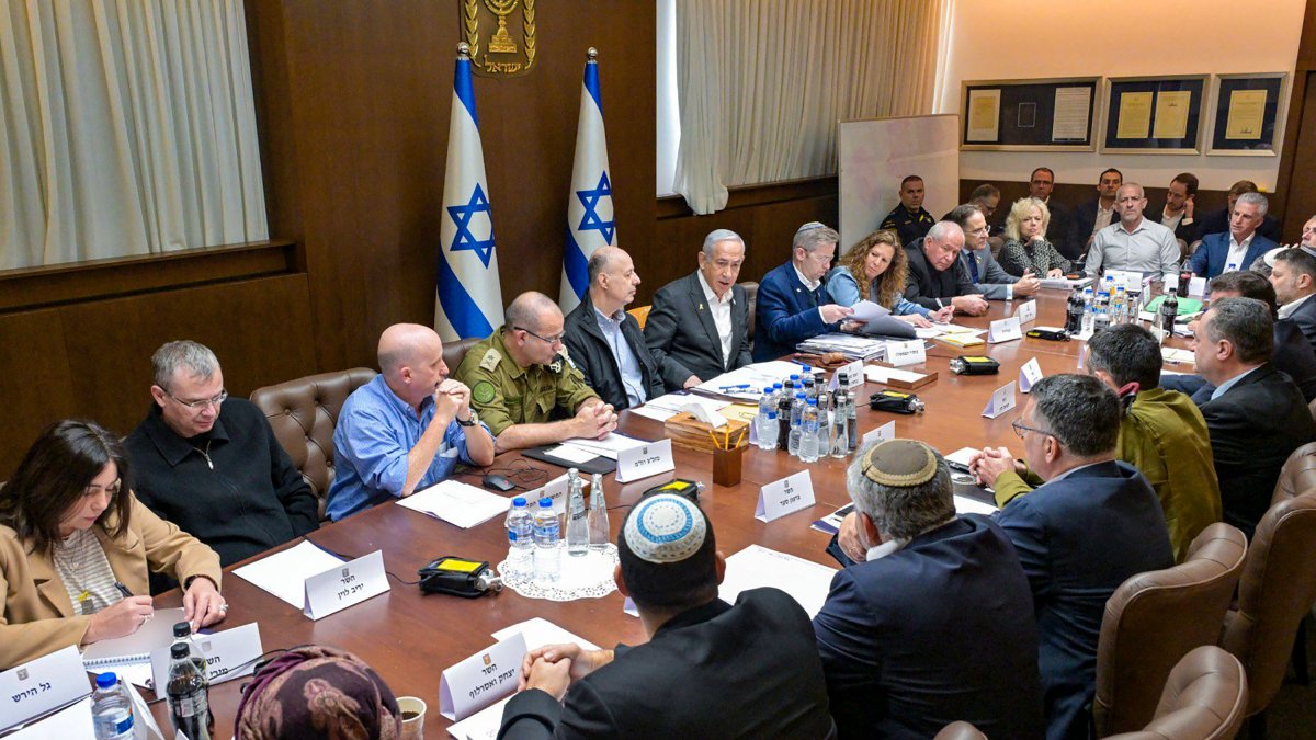 Israeli Prime Minister Benjamin Netanyahu leads security cabinet meeting