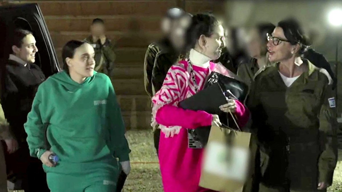 Emily Damari, Romi Gonen y Doron Steinbrecher llegan a Israel tras ser liberadas por Hamás