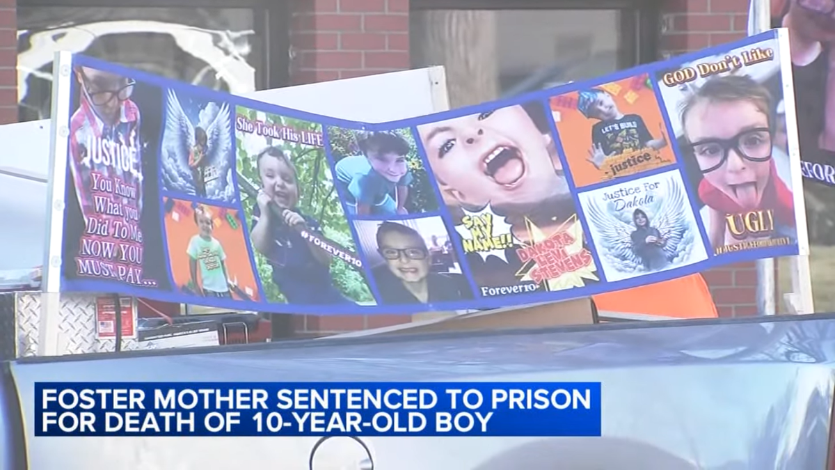 Una pancarta de protesta por la muerte del menor de edad