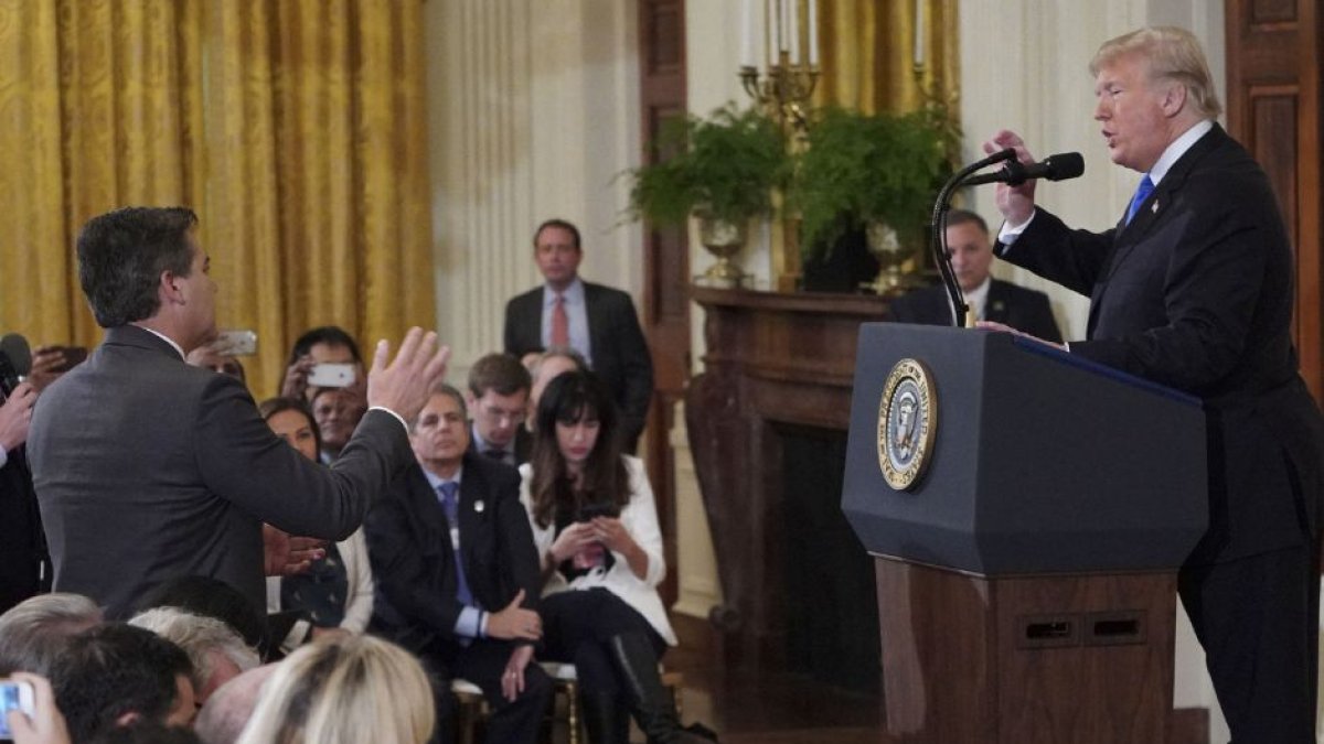 Jim Acosta y Trump en una rueda de prensa en su primer mandato