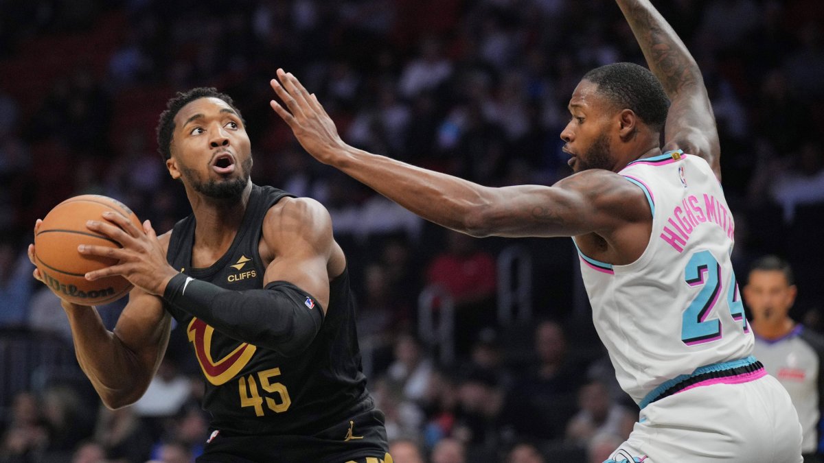 Cavaliers point guard Donovan Mitchell and Heat forward Haywood Highsmith.