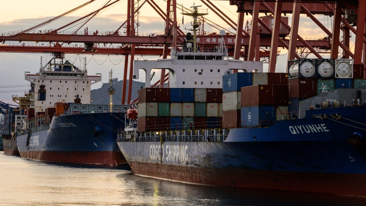 It is estimated that the Panama Canal will receive $5.527 million for