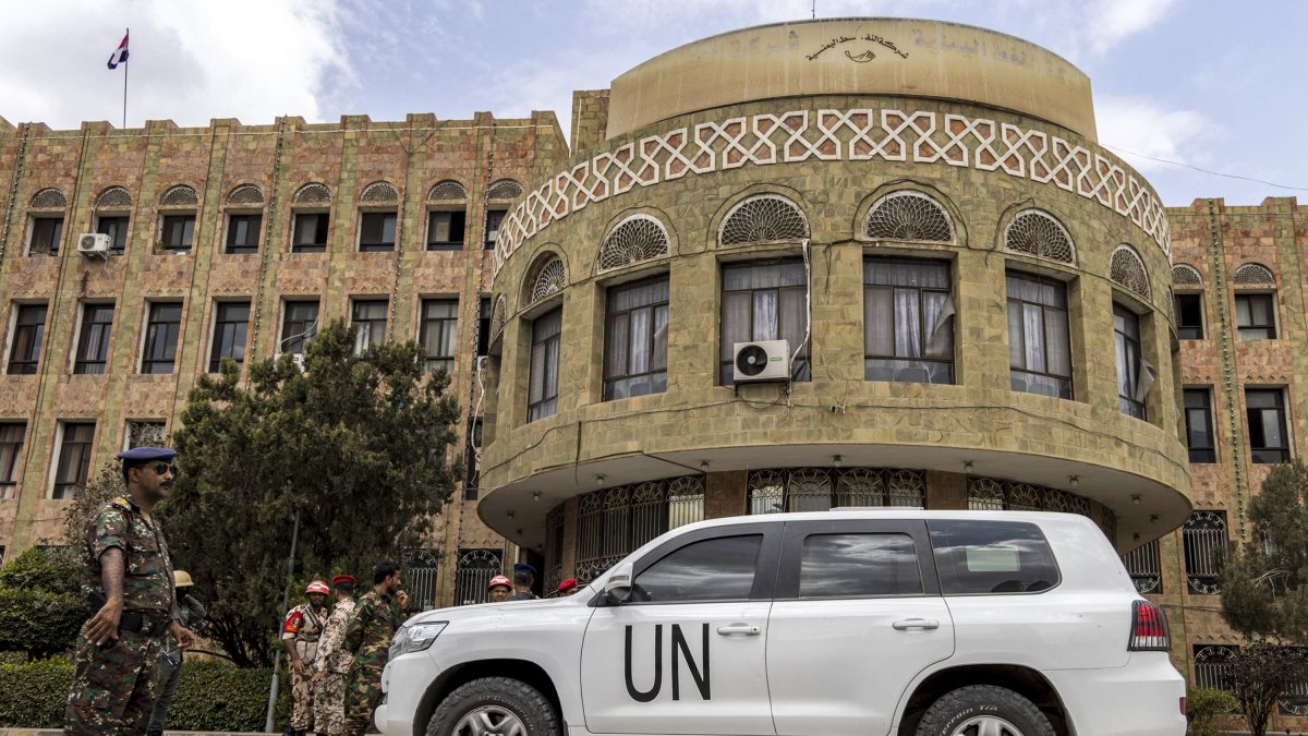 Un vehículo de la ONU en Taez, Yemen