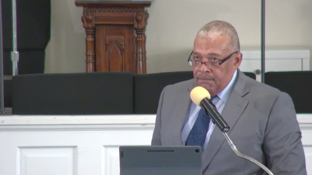 El pastor Steve Caudle durante su polémico sermón