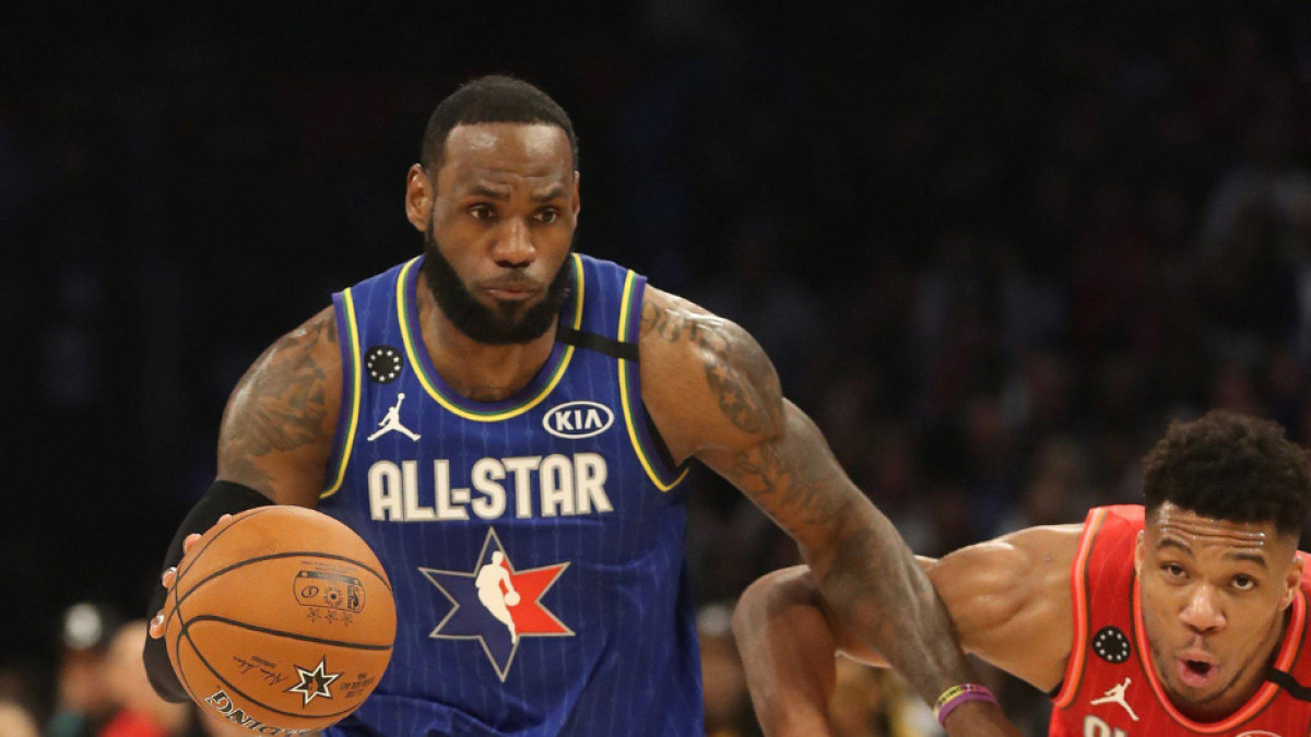 LeBron James y Giannis Antetokounmpo en el NBA All-Star Game 2020