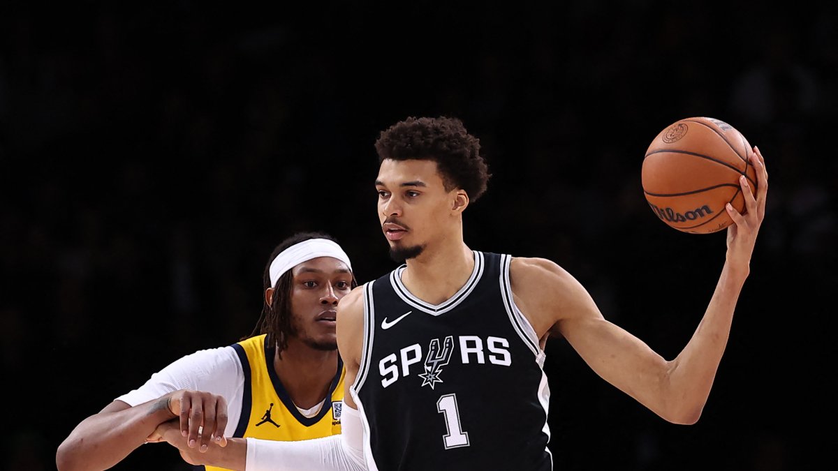 French center #01 of the San Antonio Spurs.