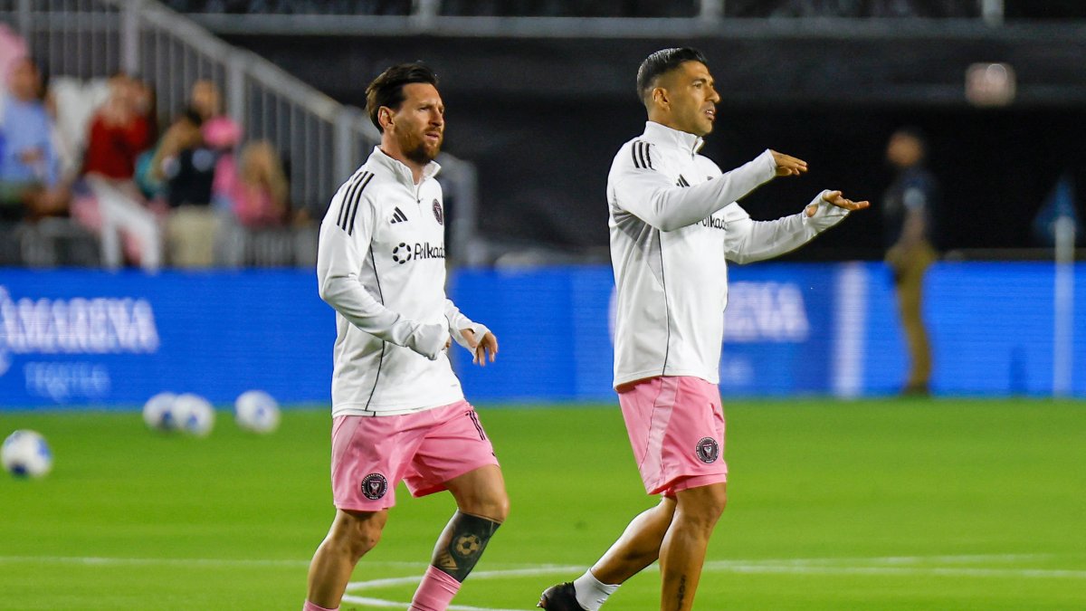 El delantero argentino del Inter Miami #10 Lionel Messi y el delantero uruguayo del Inter Miami CF Luis Suárez #9