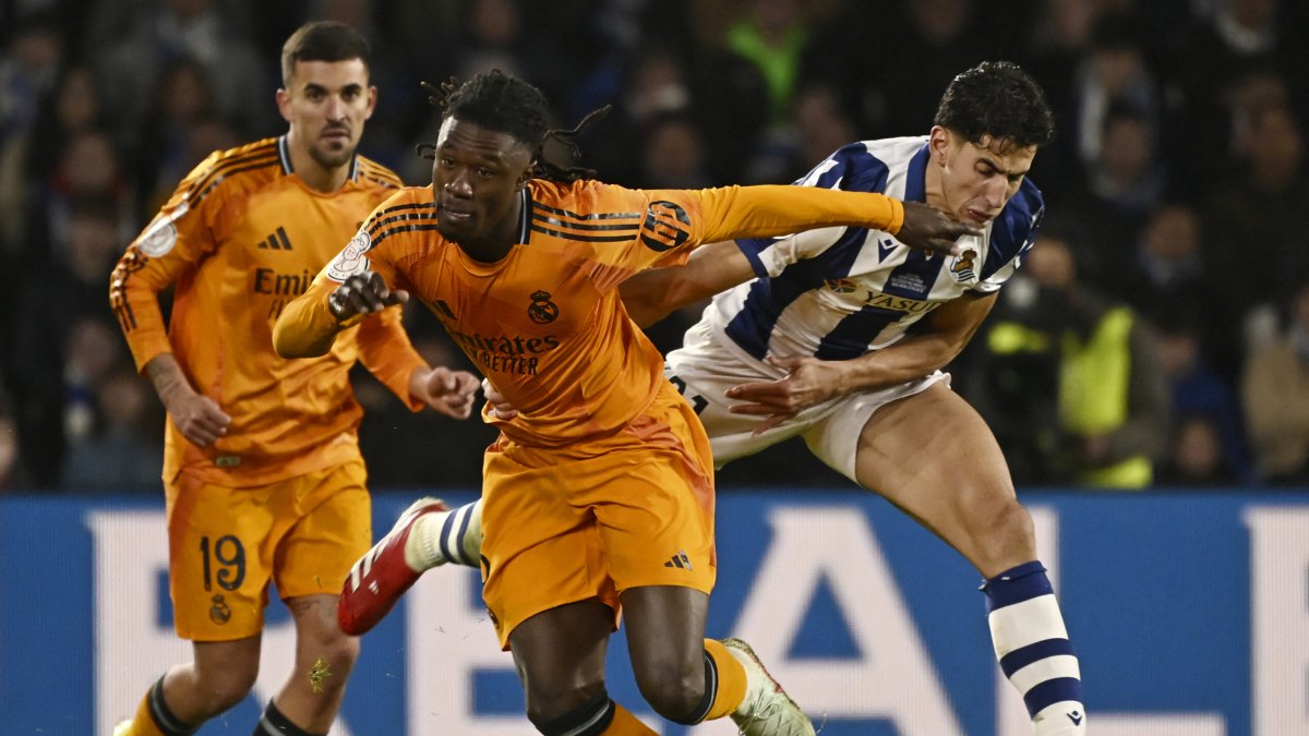 Nayef Aguerd (r) and Real Madrid's French midfielder #06 Eduardo Camavinga