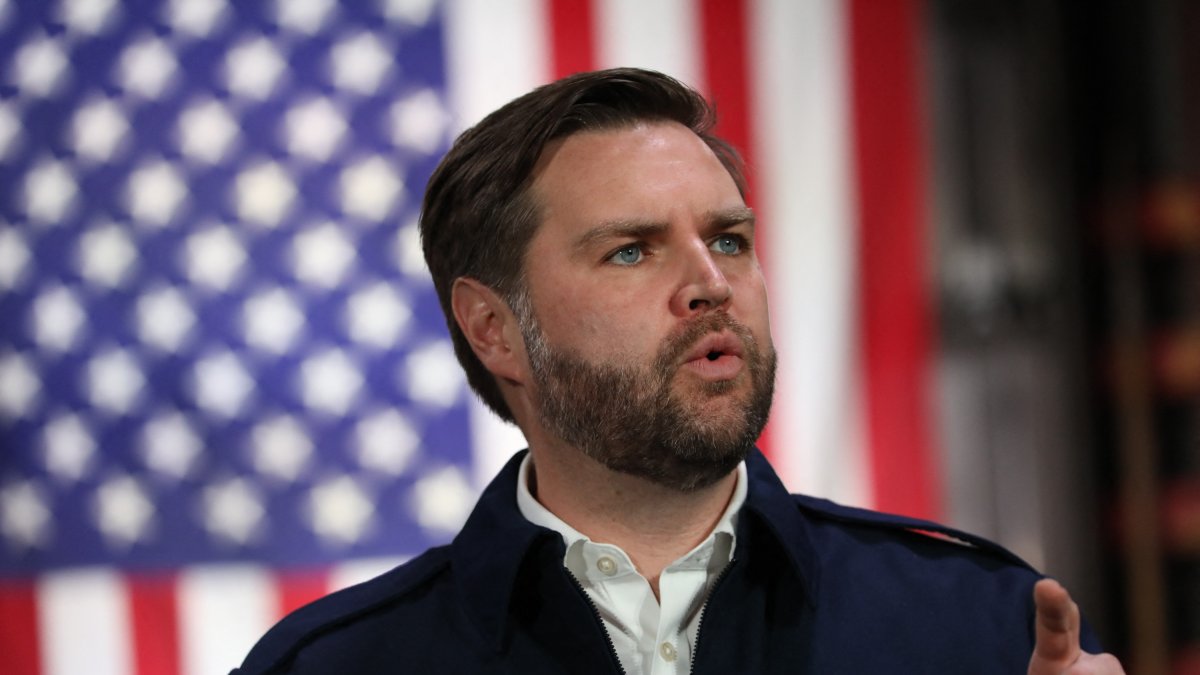 Vance en East Palestine/ Rebecca Droke