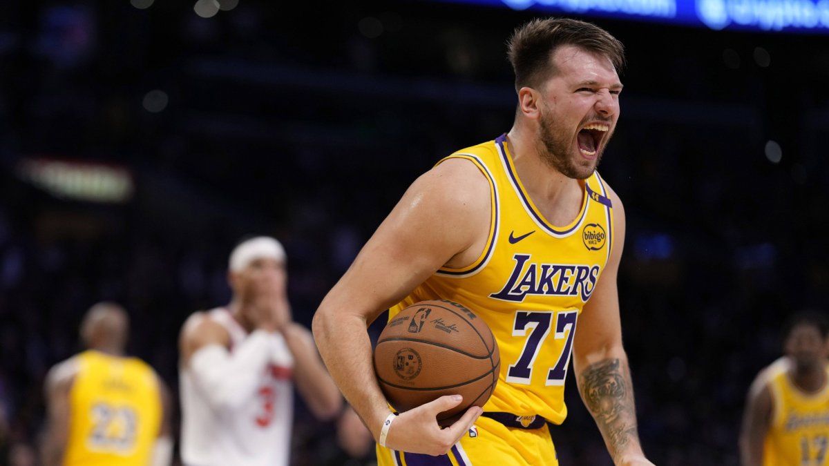 Doncic celebra la victoria frente a los Knicks