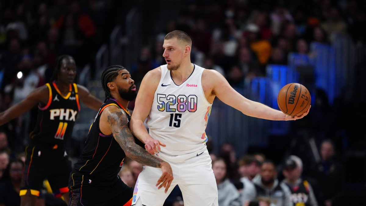Nikola Jokic, pívot de los Denver Nuggets, en el Ball Arena
