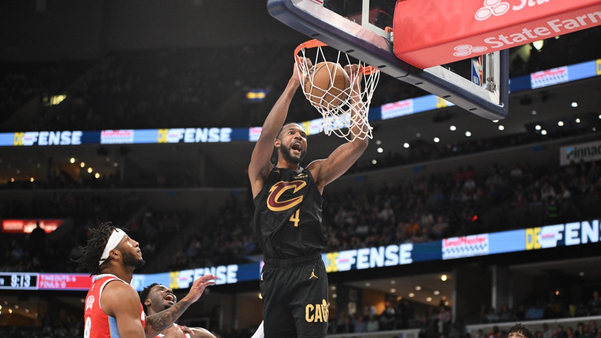 Evan Mobley scores against the Memphis Grizzlies
