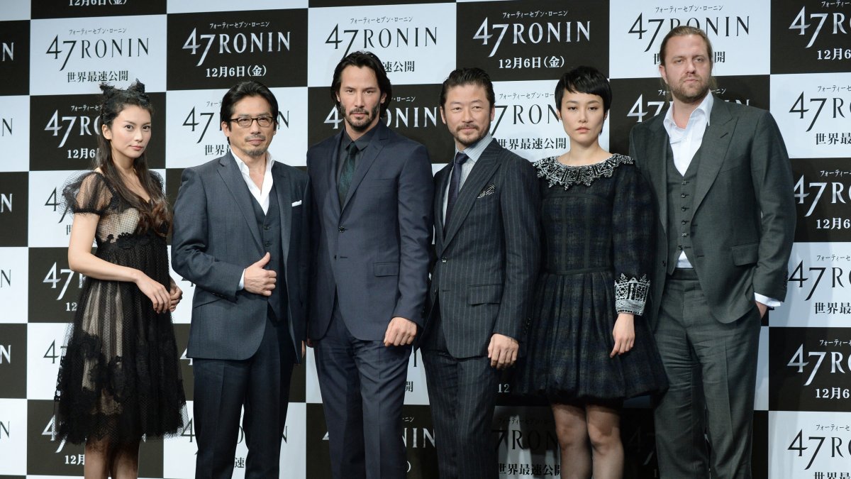 Carl Rinsch, a la derecha