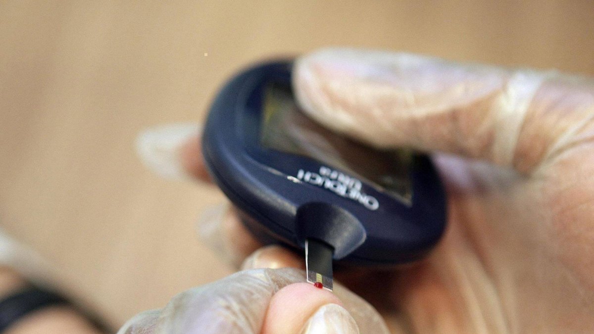 A person measures blood sugar levels after drinking orange juice.