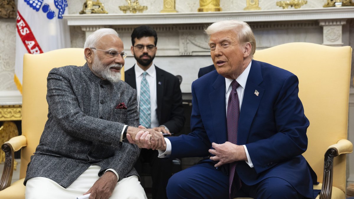 Modi and Trump in the Oval Office/Francis Chung