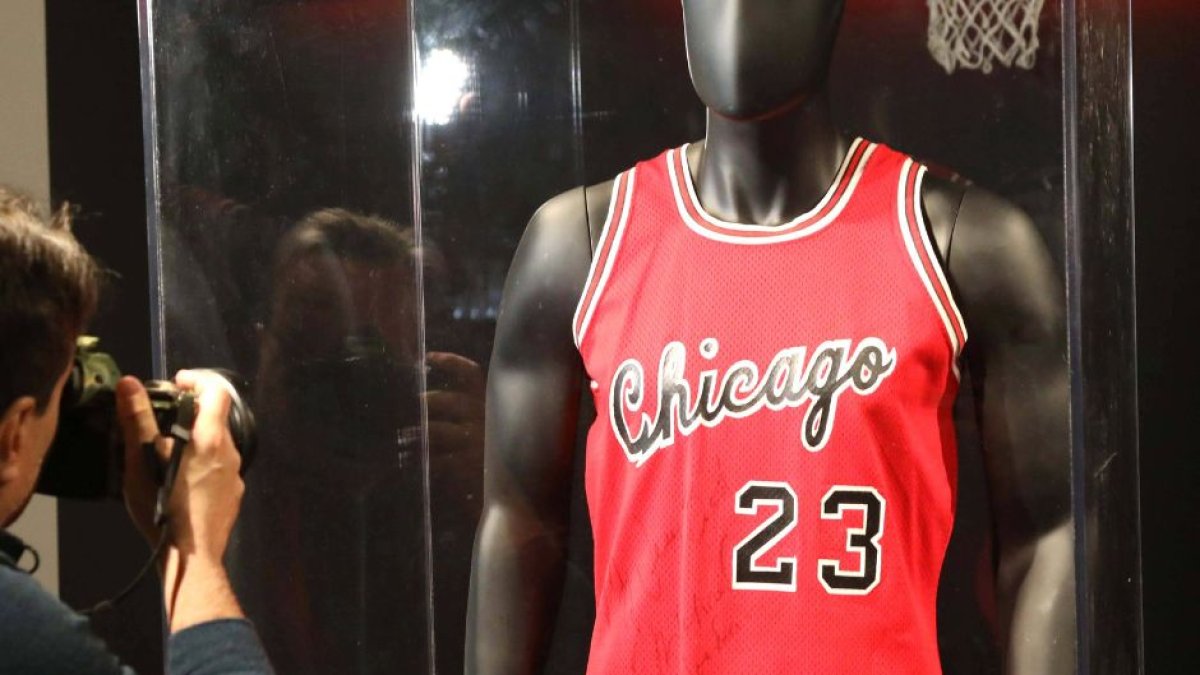 Michael Jordan jersey auctioned