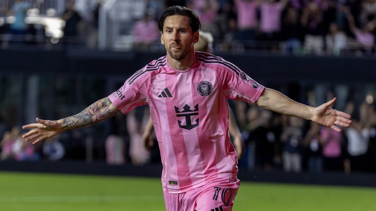 Messi celebrates the winning goal for Miami.