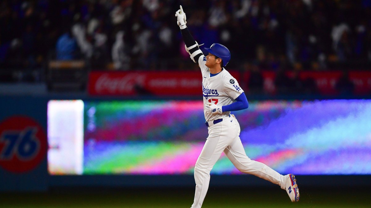Ohtani celebrando el triundo