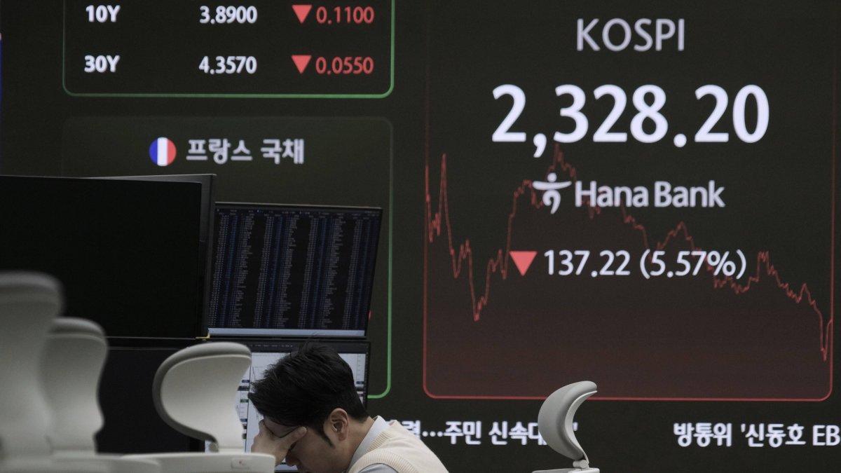 Un operador en la Bolsa de Seúl.