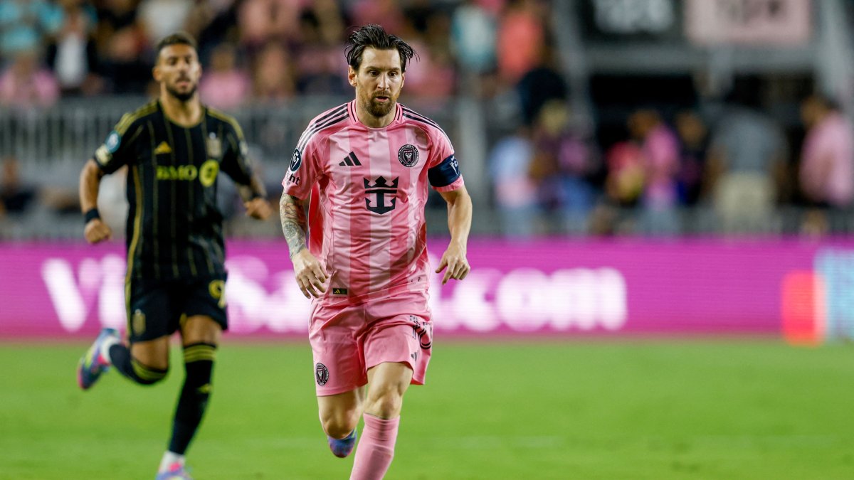 Inter Miami's Argentine striker #10 Lionel Messi controls the ball.