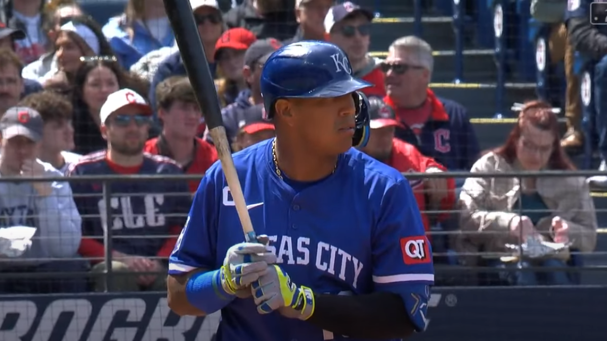 Venezuelan Salvador Pérez hits a home run.