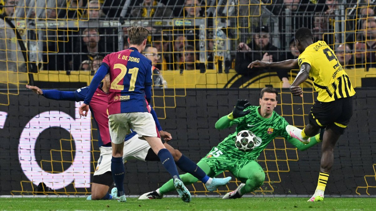 Guirassy scores his third goal against FC Barcelona