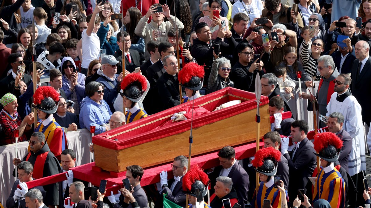 El cuerpo del Papa Francisco será transportado en un ataúd abierto