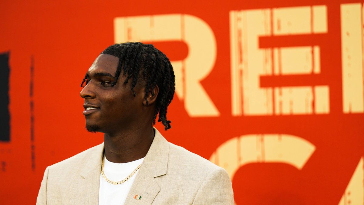 Cam Ward, número 1 del draft, durante la ceremonia